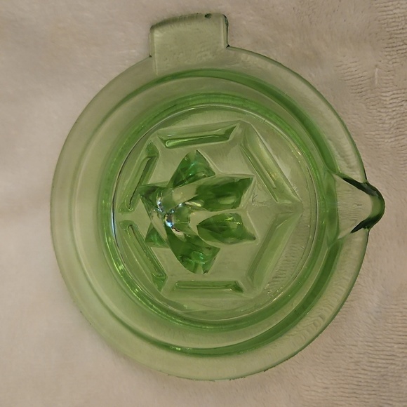 Antique Green Uranium Vaseline Depression Glass Citrus Juicer - Picture 4 of 11